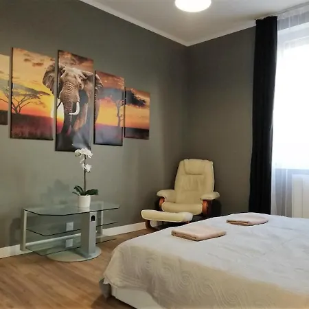 Renovated By An Interior Architect In The Center Next To The Train Station Apartment