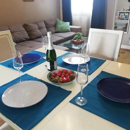 Renovated By An Interior Architect In The Center Next To The Train Station Apartment *