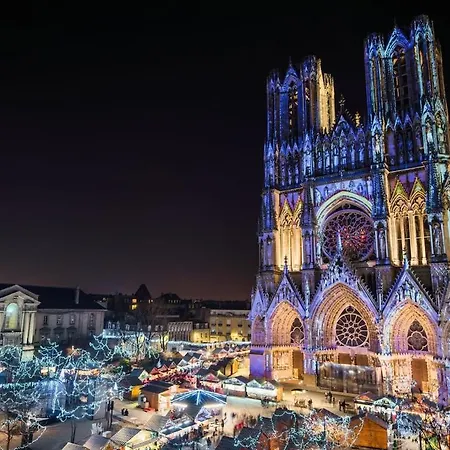 Lägenhet Renovated By An Interior Architect In The Center Next To The Train Station