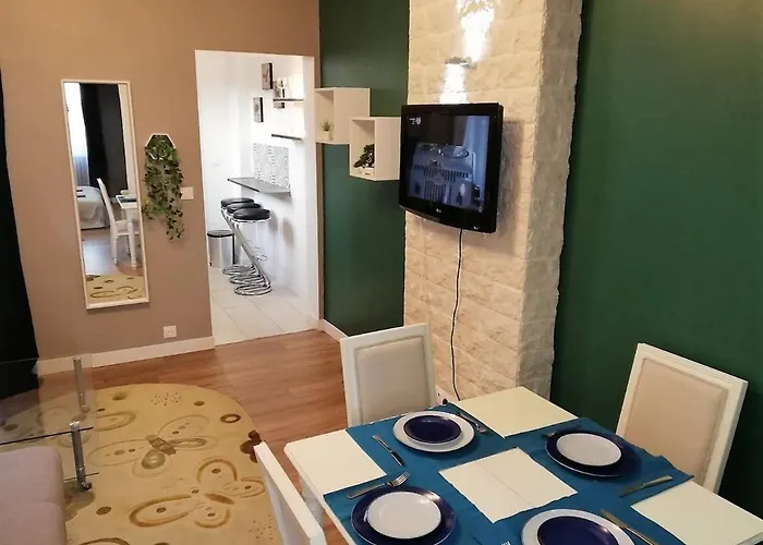 Renovated By An Interior Architect In The Center Next To The Train Station *