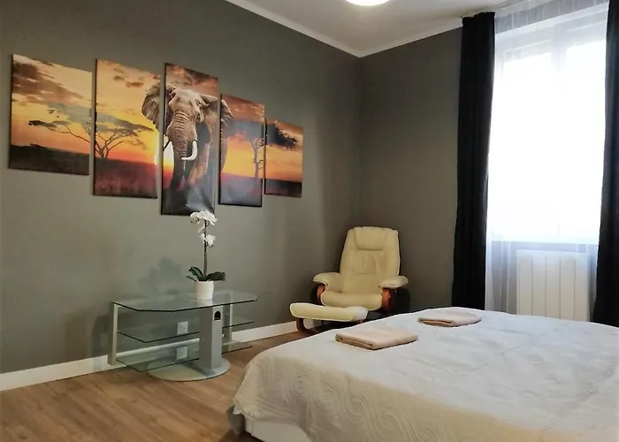 Renovated By An Interior Architect In The Center Next To The Train Station Lägenhet