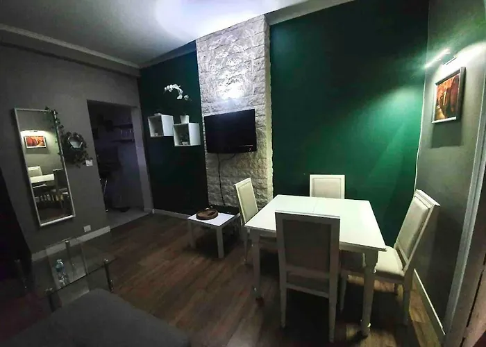 Renovated By An Interior Architect In The Center Next To The Train Station Lägenhet *