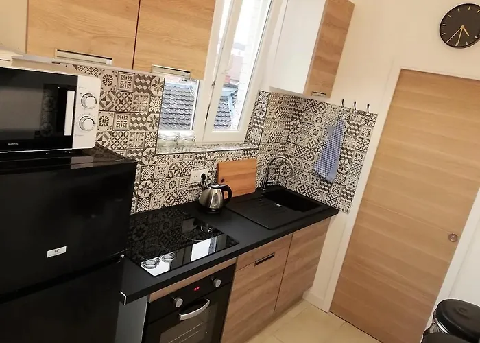 Renovated By An Interior Architect In The Center Next To The Train Station Lägenhet