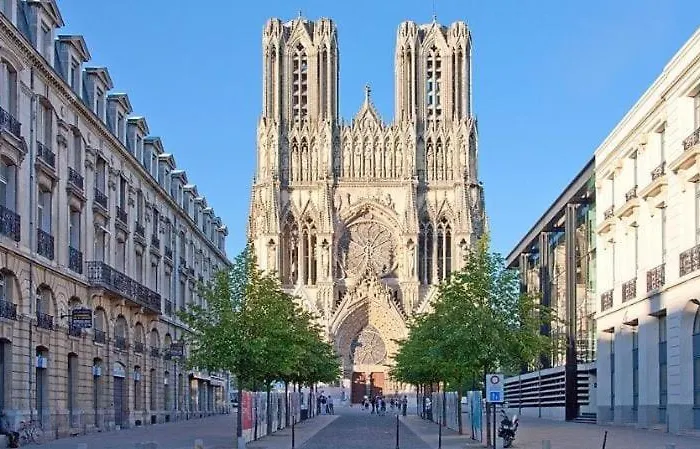 Renovated By An Interior Architect In The Center Next To The Train Station Lägenhet Reims
